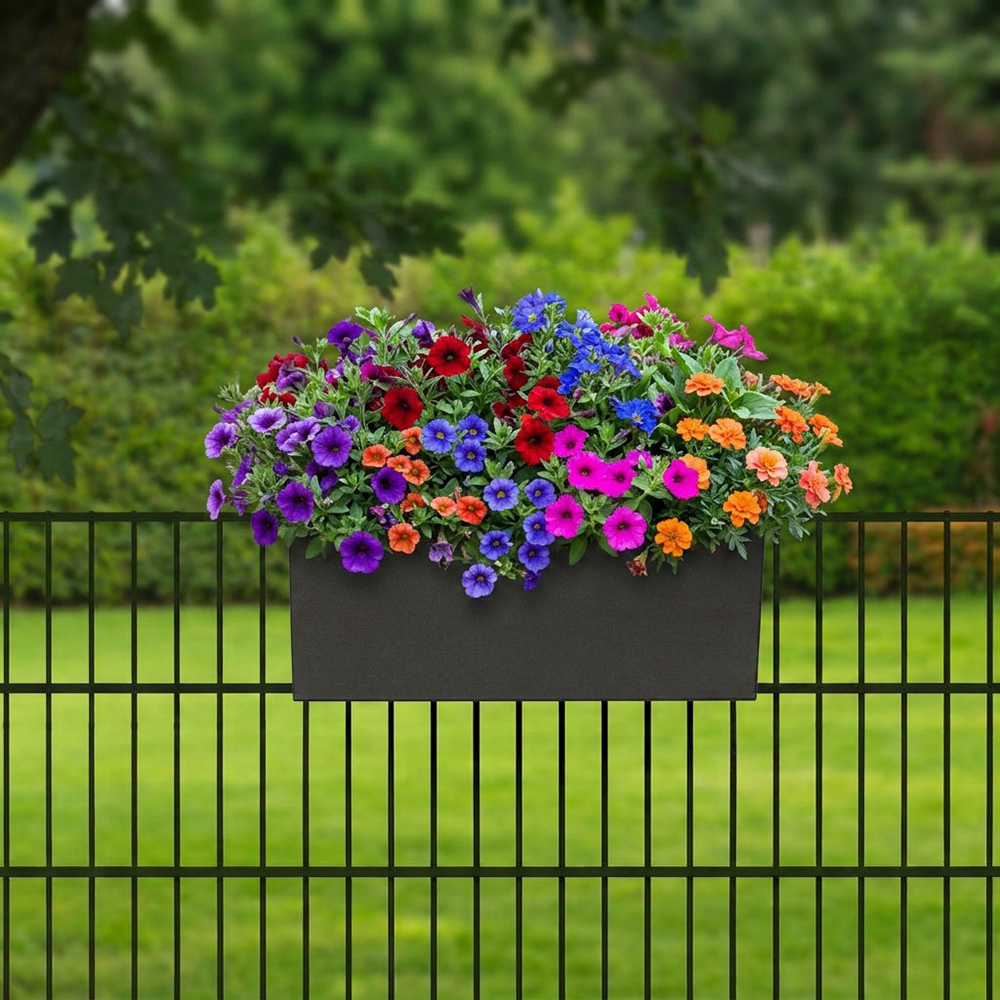Artikelbild 7 des Artikels “Alublumenkübel für Stabmattenzaun “